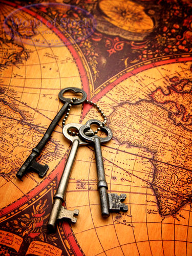old-keys-and-old-map